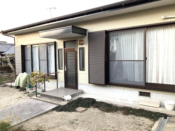 平原ホームの玄関