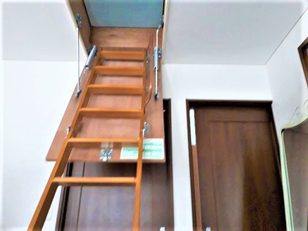 サトコンホームの梯子