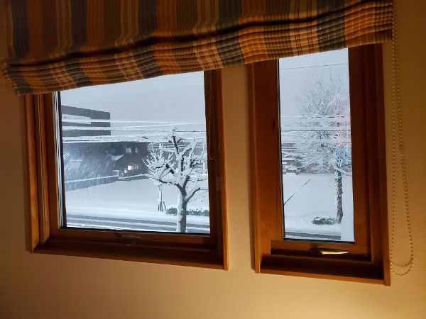 スウェーデンハウスの木製サッシ3層ガラス窓