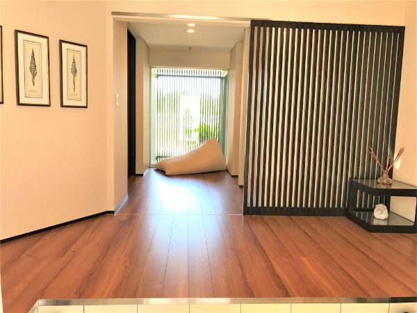 ヤマダホームズの玄関