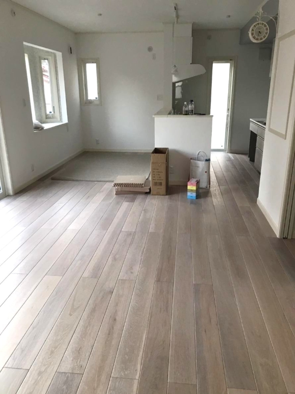 シュシュの床材