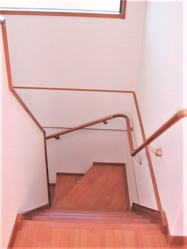 パナソニックホームズの階段