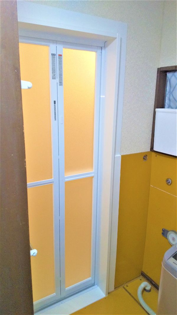 ハンディマンのリフォーム後の浴室ドア