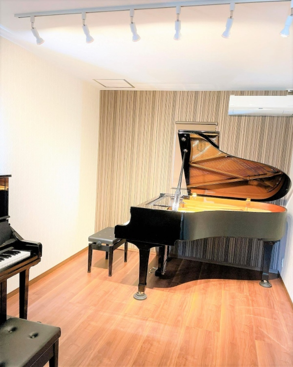 昭和建設のピアノ室